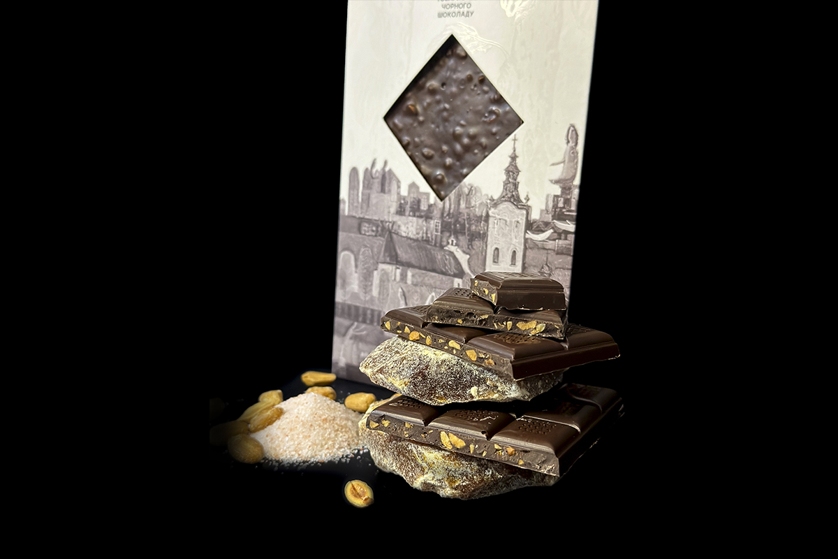 Молочний шоколад з соленим арахісом та карамеллю